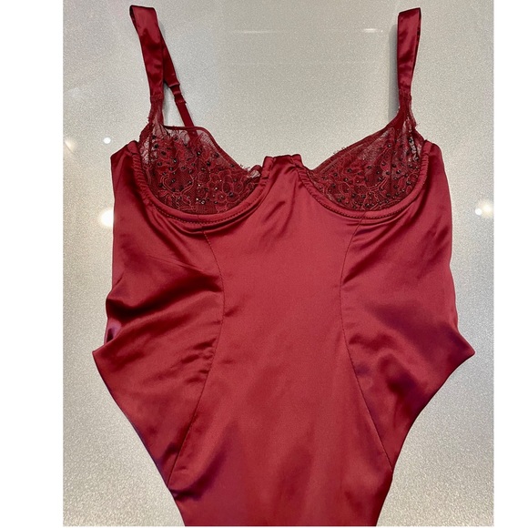 Oh Polly Satin Embellished Bodysuit size 4 Stassie Collection - Picture 6 of 12